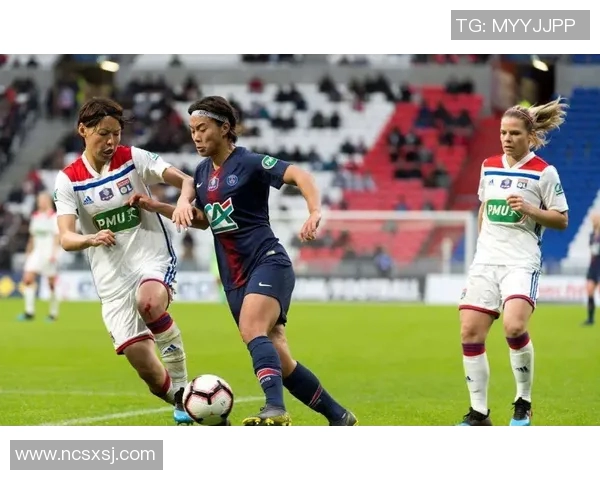 足球女球星生活瞬间展现独特魅力与场外风采